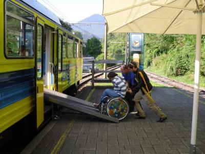 Rampe für Rollstuhlfahrer (© NatKo)